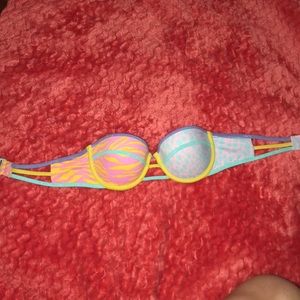 32b Victoria secret swim top